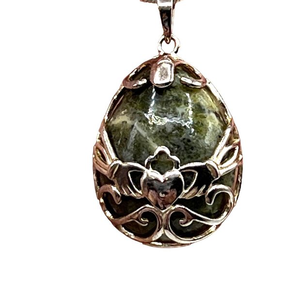 Claddagh Marble Cabochon Teardrop Pendant Celtic Basket Interlace Silver Plated